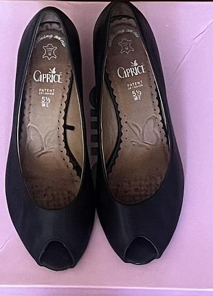 Продам шкіряні туфлі caprice