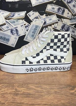 Кеди  , vans , жіночі, мають біло чорний колір, розмір 37 , розмір устілки 23,5 сантиметрів.