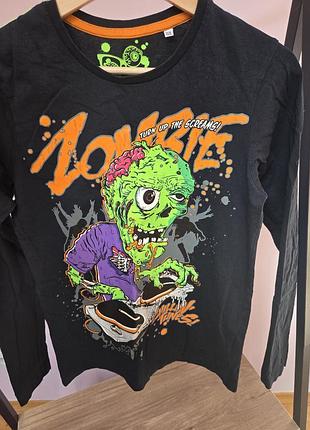 Крутий лонгслів c&a з принтом zombie / halloween