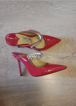 Лаковані мюлі bing 100 від люксового бренду jimmy choo 💯у яскравому червоному відтінку🌷