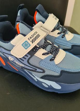 Кроссовки детские, 30 г.
