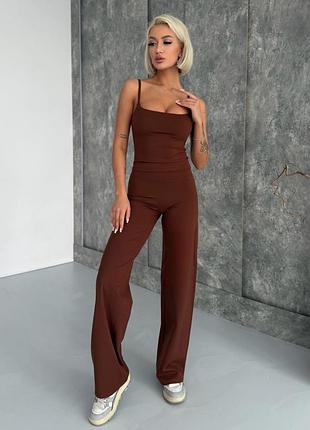 Спортивный женский костюм calm fit (топ-майка с чашками + леггинсы палаццо) для йоги и фитнеса premium шоколад l