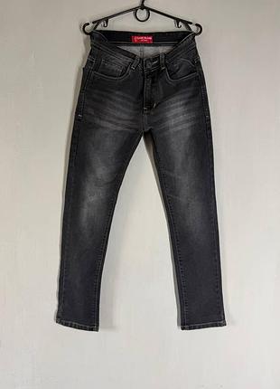 Графитово-черные джинсы levi's 550 classic relaxed