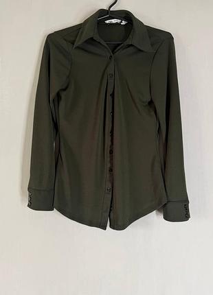 Оливковая трикотажная рубашка zara xs-s