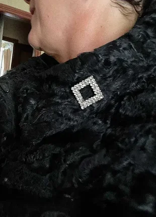 Зимняя шуба каракуль с брошью l/xl