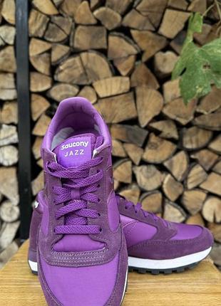 Кросівки жіночі saucony jazz original. майже нові, носились двічі, не підійшов розмір, стан 10/10 по устілці 25 см .