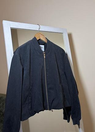 Вкорочений бомбер zara