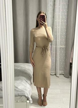 Сукня у рубчик