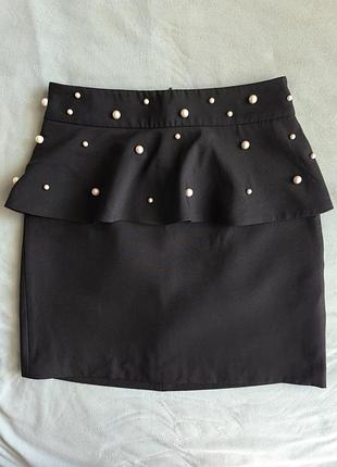 Черная юбка zara basic с жемчужинами и баской, размер xs
