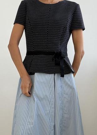 Приталений жіночий топ з баскою hugo boss