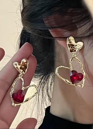 Сережки серце з червоними кристалами