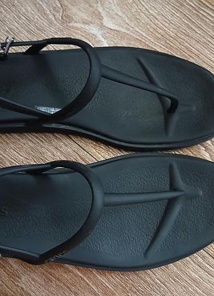 Босоножки crocs