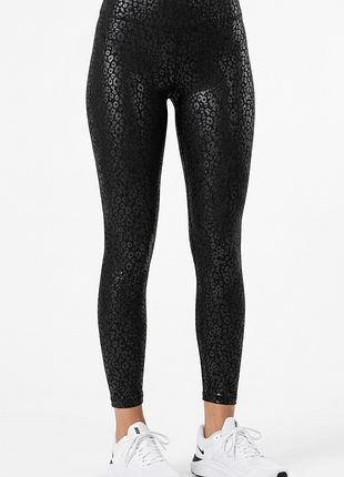 Лосіни з леопардовим принтом.