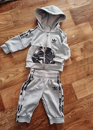 Костюм на хлопчика adidas 3-6м