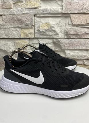 Оригінальні кросівки nike revolution