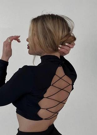 Открытая спина на шнуровке 🔥 shein 🖤 черный кроп-топ с длинным рукавом ✨ стильный лонгсливs/m