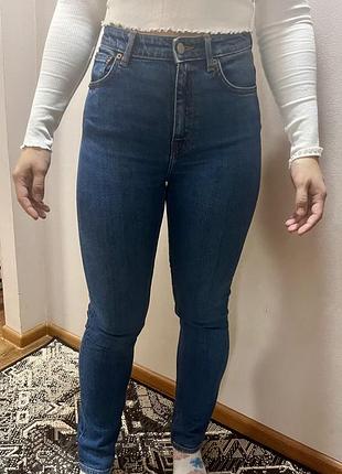 Жіночі джинси скіні з високою посадкою (high-waisted skinny jeans) у класичному темно-синьому відтінку (dark wash