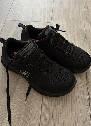 Кросівки skechers 34-35 розмір, стелька 22.5