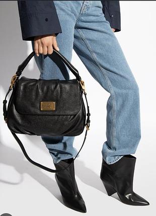 Культова жіноча сумка  хобо marc jacobs re-edition lil ukita bag (із серії classic q) у чорному кольорі з текстурованої шкіри