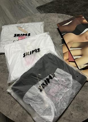 Футболки skims