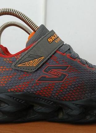Кроссовки фирми skechers оригинал мигают