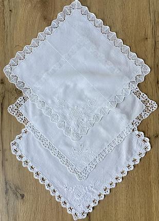 Білі носові хустинки. носовички.