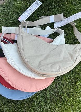 Uniqlo наплічна сумка в наявності