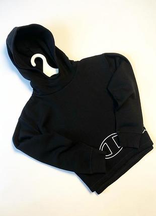 Черный худи champion с акцентным логотипом
универсальное базовое худи от бренда champion в глубоком черном цвете.
