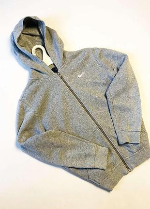 Спортивна зипка nike у класичному сірому кольорі
​зручна, м’яка та стильна худі на блискавці від брендa nike.