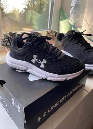 Кросівки under armour