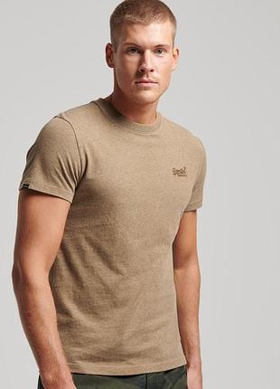 Мужская футболка superdry essential logo t-shirt цвета коричневый меланж (buck tan marl) с короткими рукавами , размер xl