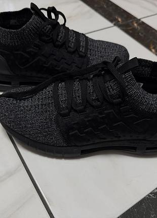 Продам оригинальные кроссовки under armour!