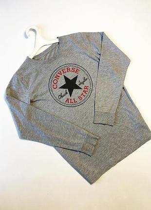 Серый лонгслив converse all star
легкий и стильный лонгслив (футболка с длинным рукавом) от бренда converse в меланжево-сером цвете.