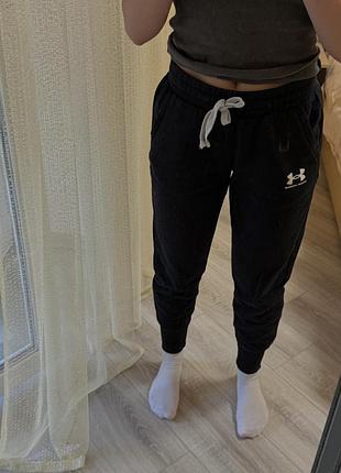 Спортивні штани under armour чорні жіночі s б/у