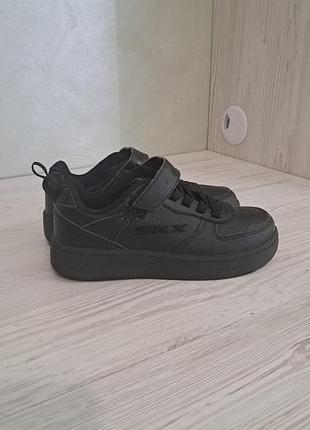 Нові кросівки skechers