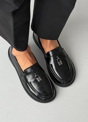 Кожаные лоферы barefoot 
цвет:&nbsp;черная, натуральная лакированная кожа