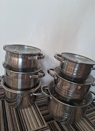 Продам кастрюлі б/в. два набори! наборчики класні, з нержавіючої сталі, 1000грн один набор,  також є торг. також є білі чашки і стакани сандора по 40