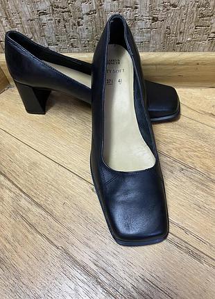 Кожаные туфли-лодочки marks & spencer из линейки комфортной обуви city soft.