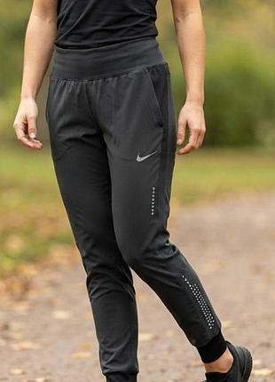 Спортивні штани nike dri-fit (розмір xs, відповідає 42-44).