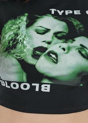 Топ type of negative- "bloody kisses " короткий