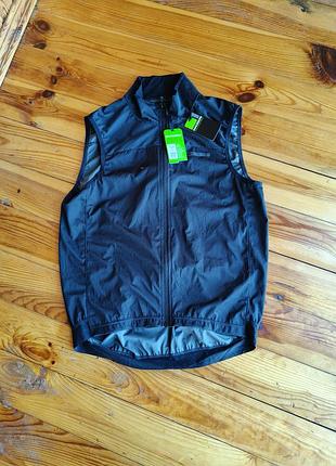 Чоловіча вітрозахисна жилетка для велоспорту madison roadrace windtech gilet у чорному кольорі розмір l,