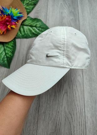 Біла спортивна бейсболка nike розмір