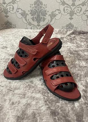 Шкіряні сандалі ecco