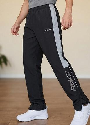 Спортивні штани reebok, чорні з білими вставками. виконані з легкого матеріалу, що швидко сохне,