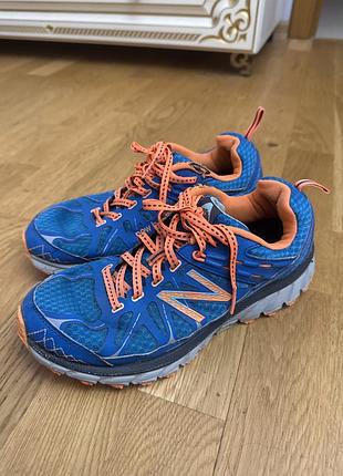 Яскраві трекінгові кросівки new balance 610 v4