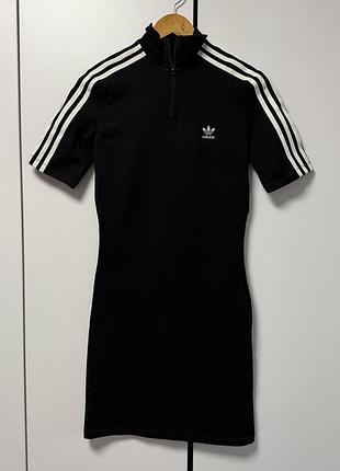 Облягаюче спортивне плаття adidas