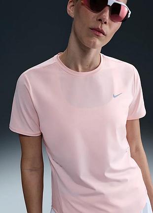 Рожева спортивна футболка nike dri-fit розмір l