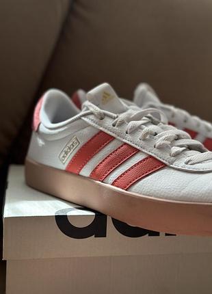 Adidas кросівки