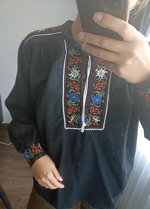 Сорочка чорна із вишивкою