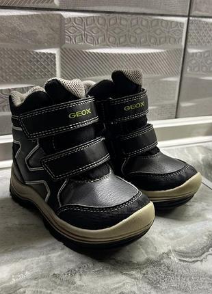 Дитячі  зимові черевики geox моделі b flanfil boy amphibiox  24р 15см